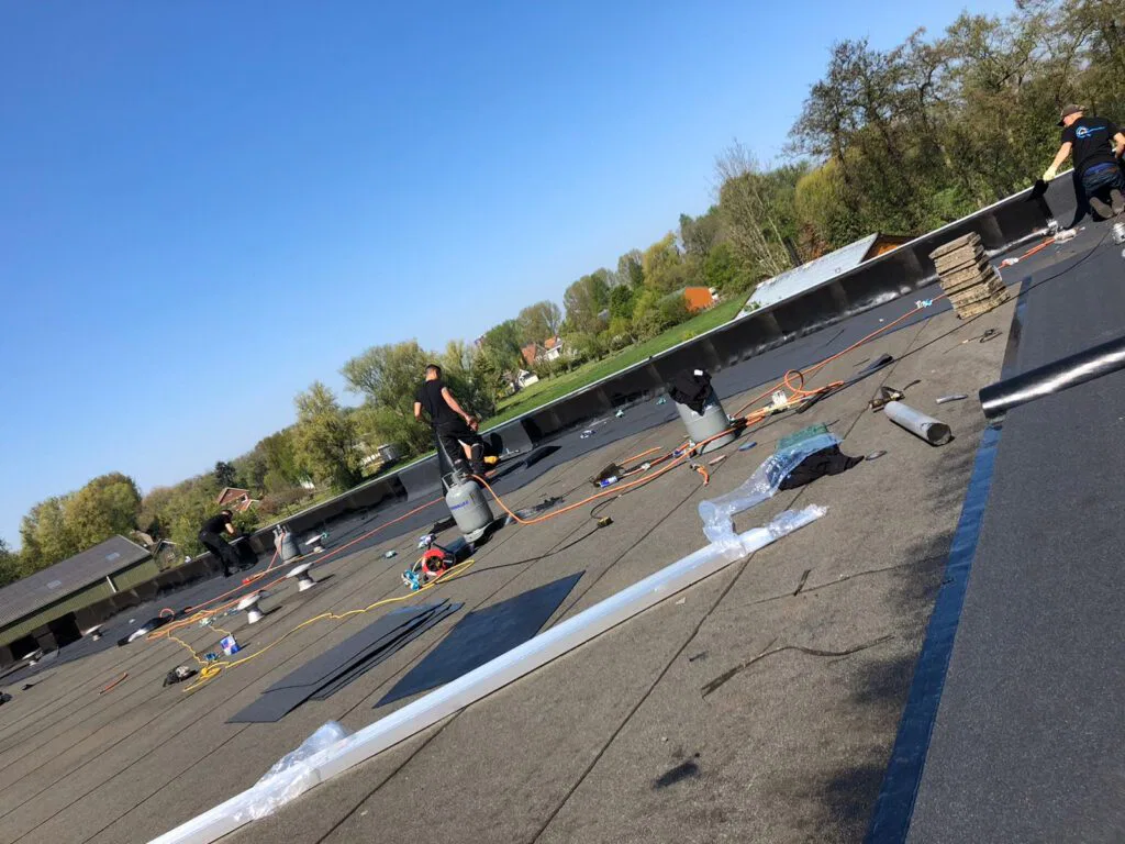 Reparatie aan plat dak